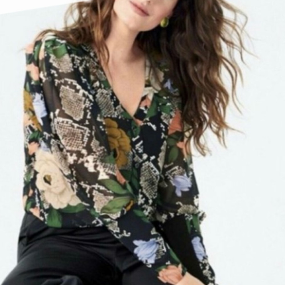 CAbi Snake Charmer Floral Button Down Blouse Size Medium - Picture 5 of 10
